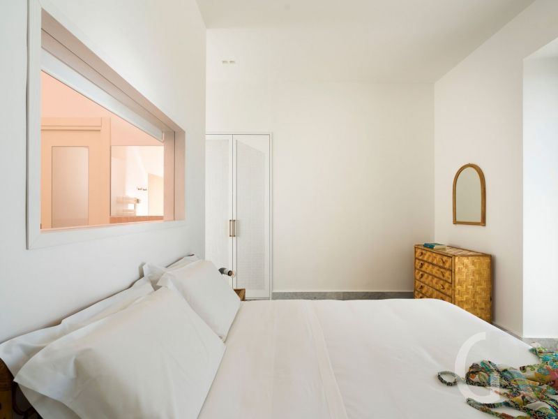 villa-la-belle-geraeumiges-schlafzimmer.jpg