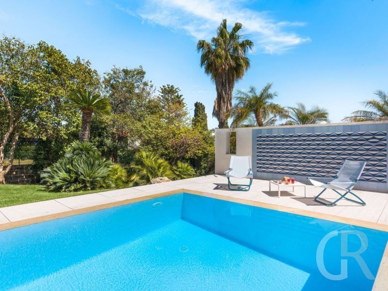 villa-la-belle-schwimmbad-mit-liegen.jpg
