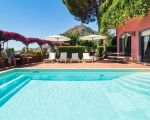 villa-la-boheme-pool-und-sonnenschirme.jpg