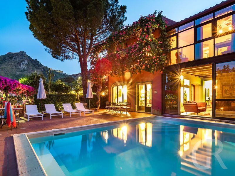 villa-la-boheme-villa-und-pool.jpg