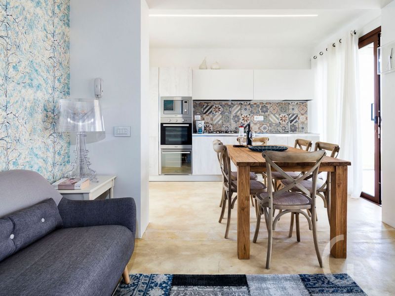 villa-lavanda-wohnbereich-mit-tisch.jpg