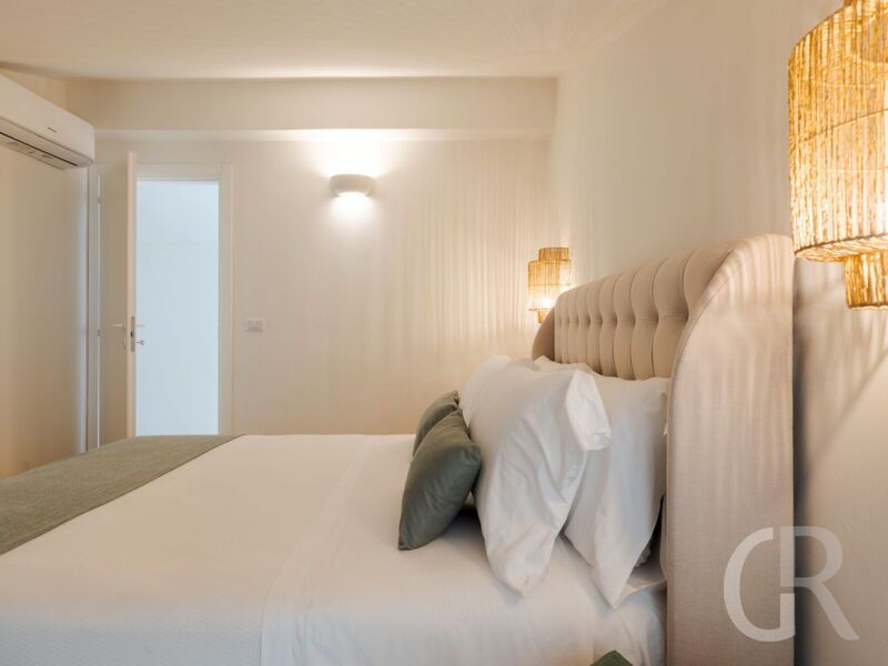villa-maddalena-grosses-doppelbett-in-beige.jpg
