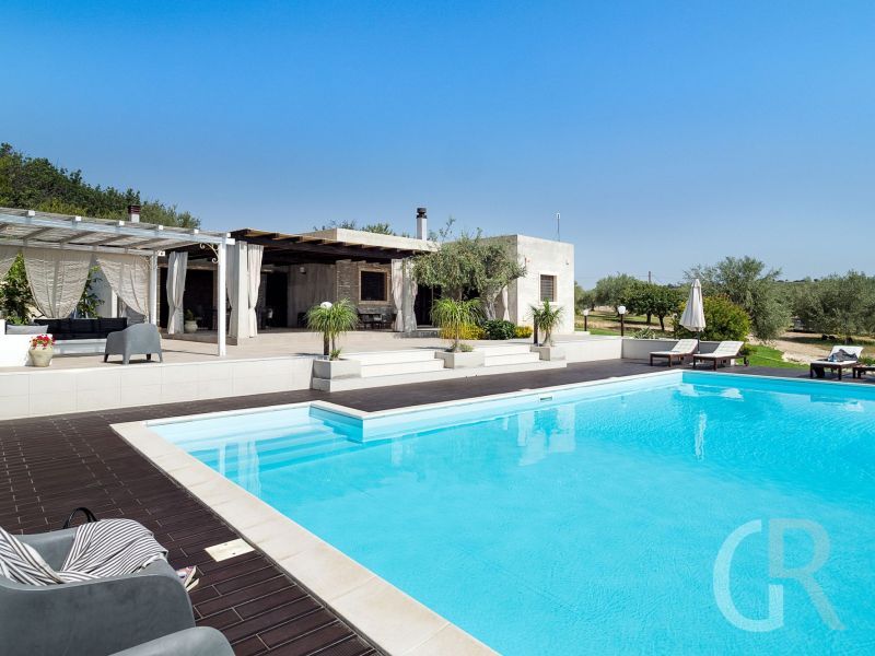 villa-mara-pool-mit-terrassen.jpg