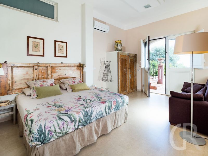 villa-mila-geraeumiges-schlafzimmer.jpg