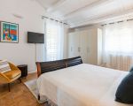 villa-pigna-blue-weisses-bett.jpg