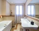 villa-profumo-bad-mit-wanne.jpg