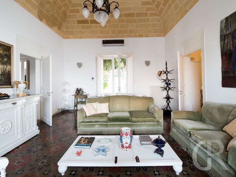 villa-ritrovato-wohnraum.jpg