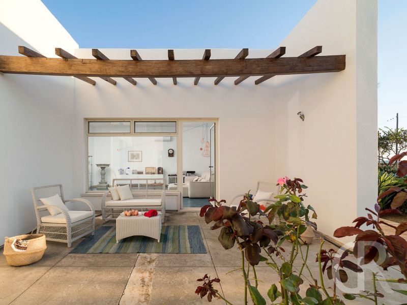 villa-salinella-terrasse-mit-schoenen-sitzmoebeln.jpg