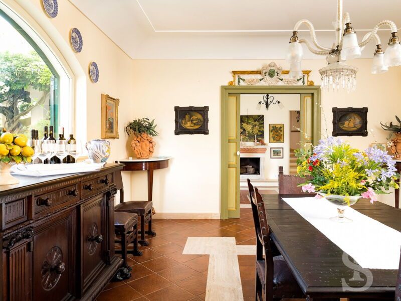 villa-san-ciro-esszimmer.jpg