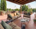villa-saracina-terrasse-mit-gartenmoebeln.jpg