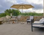villa-scifazzo-sitzecke-mit-sonnenshcirm.jpg