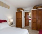villa-tangi-schalfzimmer-mit-schrank.jpg