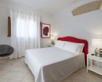villa-tangi-weisses-schlafzimmer.jpg