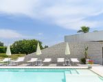 villa-venere-sonnenliegen-am-pool.jpg