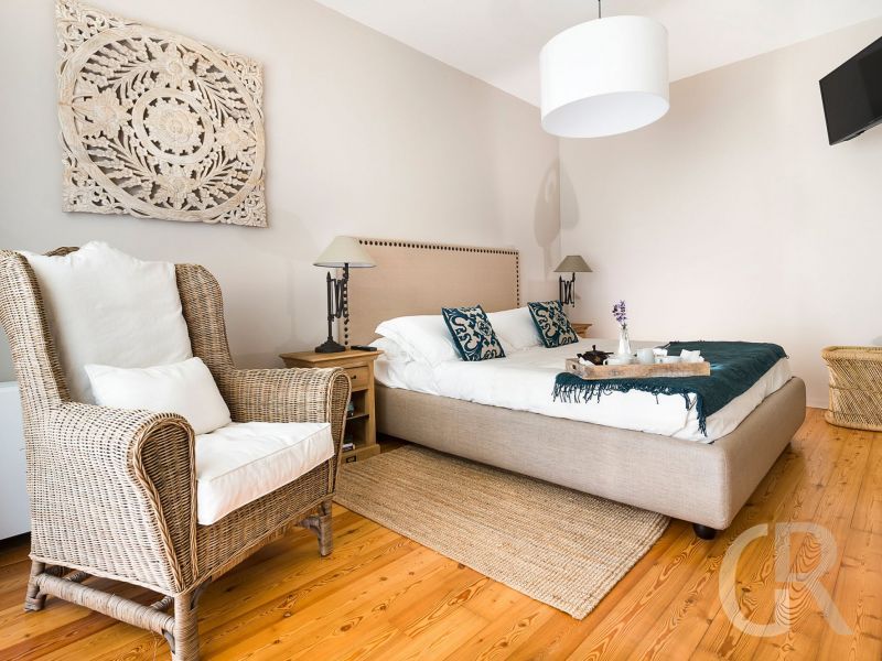 villa-viagrande-doppelbett-im-schlafraum.jpg