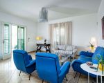 casa-bianca-blaue-sessel-im-wohnraum.jpg