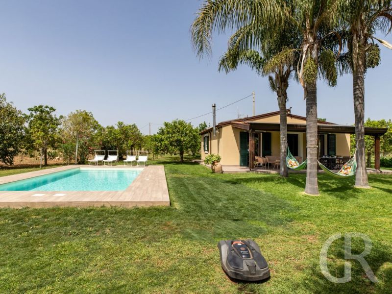 casa-limoni-pool-und-rasen.jpg