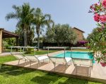casa-limoni-sonnenliegen-am-schwimmbad.jpg