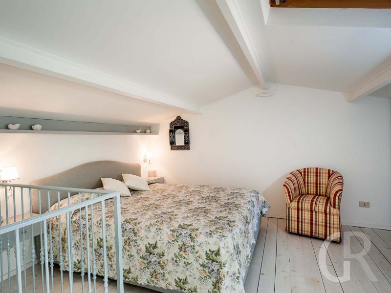 casetta-doppelbett-in-der-dachschraege.jpg