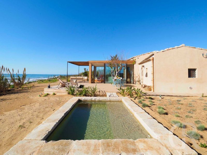 dimora-di-circe-blick-auf-pool-und-haus.jpg