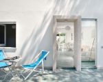 ferienhaus-aura-di-mare-terrasse-mit-sonnenstuehlen.jpg