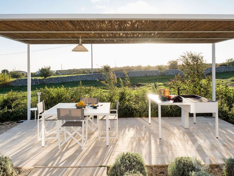 ferienhaus-hybla-ueberdachte-terrasse.jpg