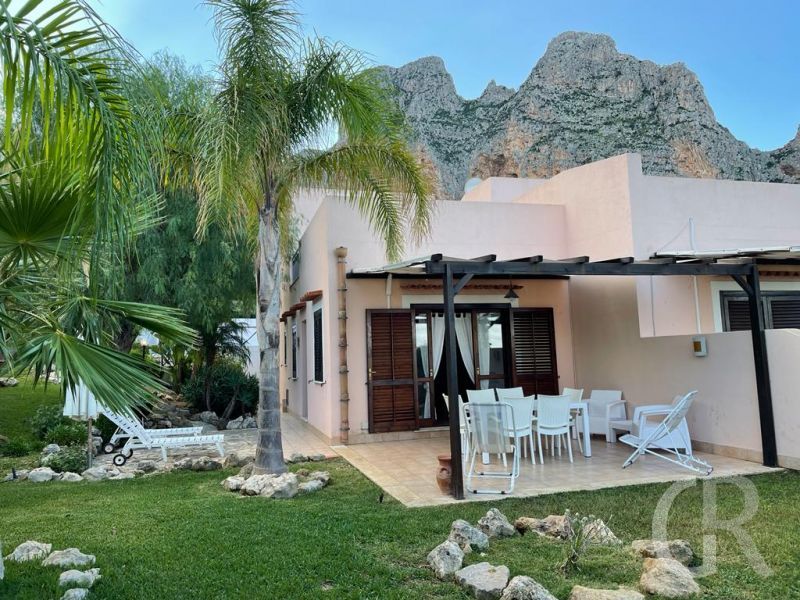 ferienhaus-levante-blick-auf-die-terrasse.jpg