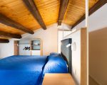 ferienhaus-mare-del-sud-schlafzimmer-in-der-schraege.jpg