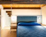 ferienhaus-mare-del-sud-schlafzimmer-unterm-dach.jpg