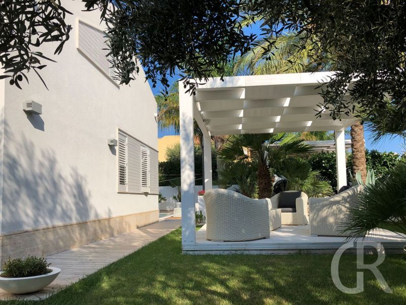 ferienhaus-villa-belliniueberdachte-terrasse.jpg