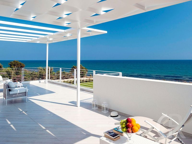 ferienvilla-blumarine-terrasse-mit-meerblick.jpg