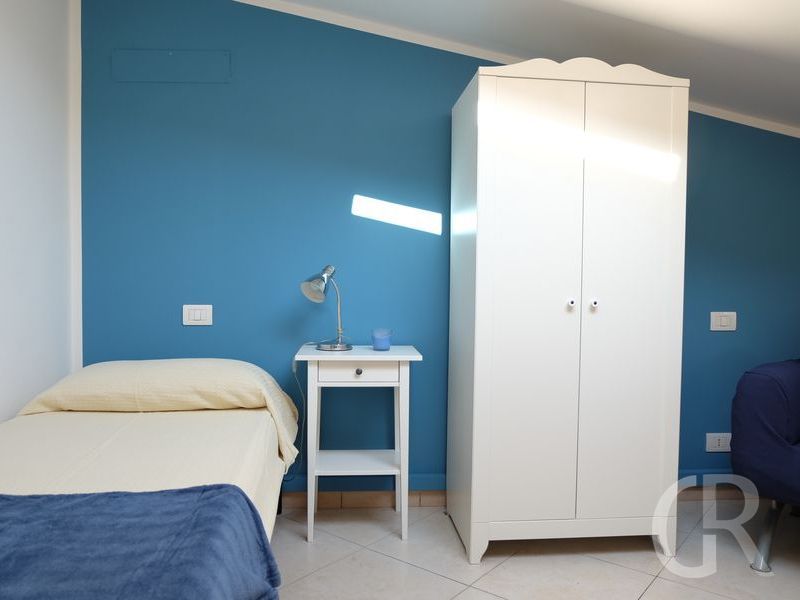 ferienwohnung-antonio-schlafraum-mit-doppel-und-einzelbett.JPG