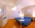 ferienwohnung-calantha-schlazraum-doppelbett.JPG