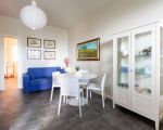ferienwohnung-corallo-sofa-im-wohnfraum.jpg