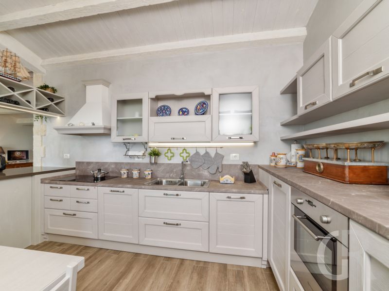 ferienwohnung-ducezio-moderne-einbaukueche.jpg