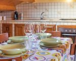 ferienwohnung-gioacchino-gedeckter-esstisch.jpg