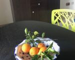 ferienwohnung-piscina-esstisch-mit-frischen-orangen.jpg
