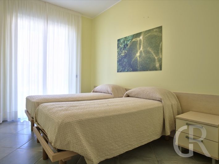 ferienwohnung-pistacchio-schlafzimmer-mit-zugang-zum-balkon.jpg
