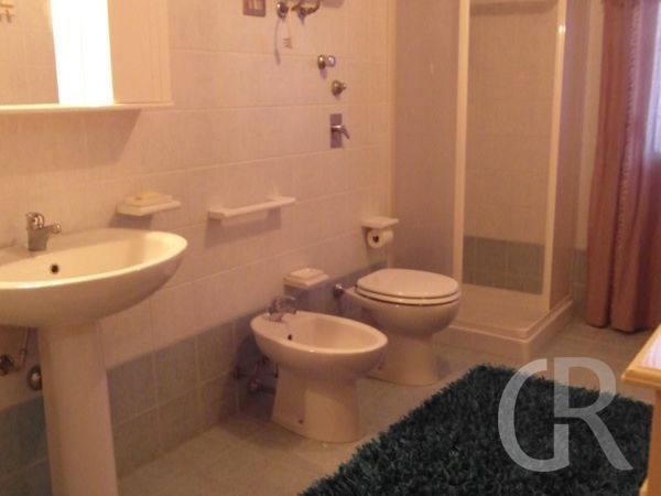 ferienwohnung-silvio-badezimmer-mit-dusche.JPG