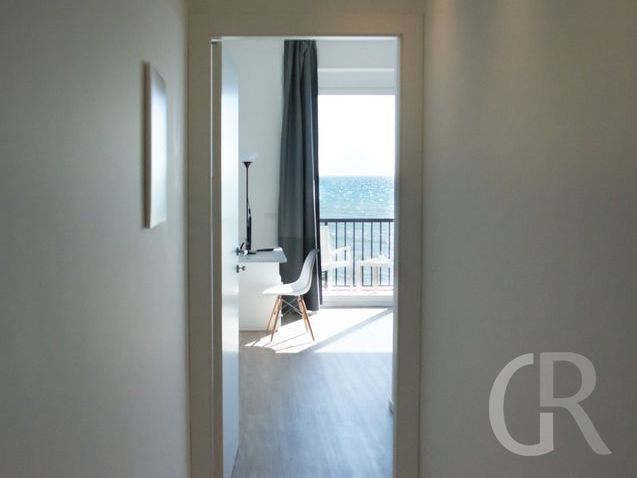 ferienwohnung-veranda-sul-mare-blick-durch-die-wohnung-aus-das-meer.jpg