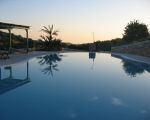 ferienwohnungen-donnafugata-pool-in-der-daemmerung.jpg