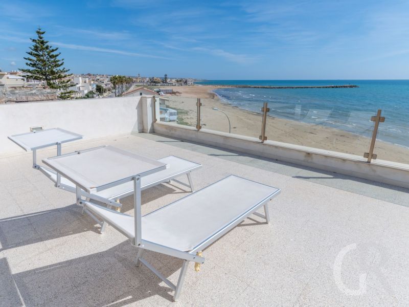 pitagora-terrasse-mit-meerblick.jpg