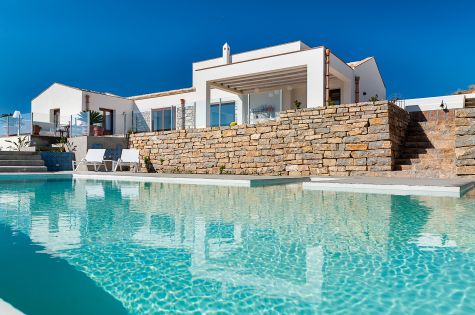 pool-und-villa-tangi-a9784bd1