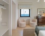 villa-acqua-marina-sessel-im-schlafzimmer.jpg