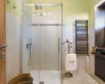 villa-agnese-dusche-mit-waschtisch.jpg