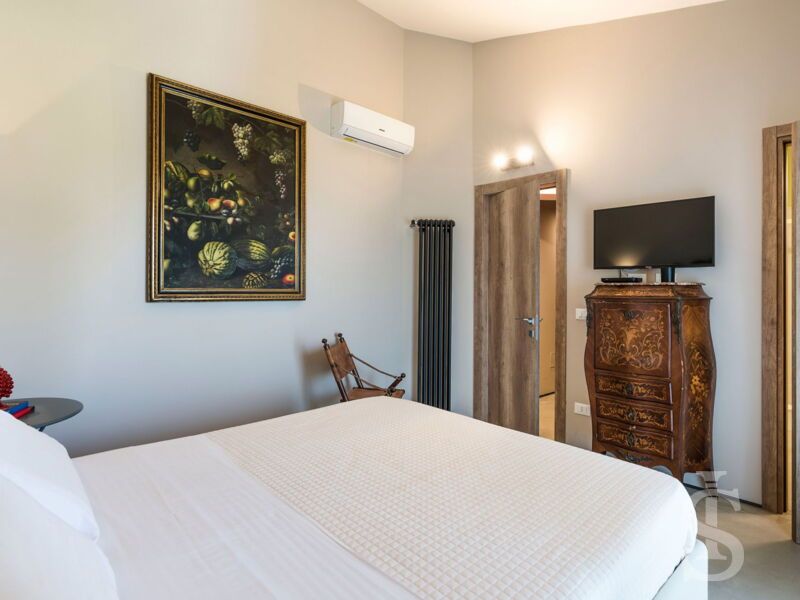 villa-agnese-schlafzimmer-mit-tv.jpg