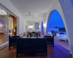 villa-amelia-wohnzimmer-mit-blick-nach-draussen.jpg
