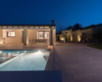 villa-angelina-seitlicher-blick-vom-pool-und-terrasse.jpg