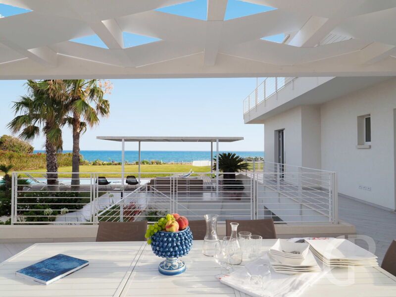 villa-blumarine-gedeckter-tisch.jpg