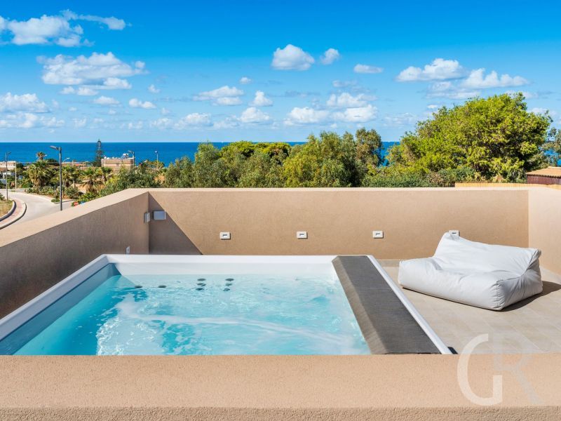 villa-castalia-whirlpool.jpg